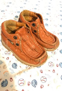 Boy shoes size 5 1/2