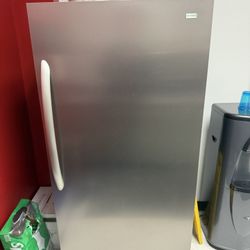 Full Size Refrigerator. Kenmar Elite. 