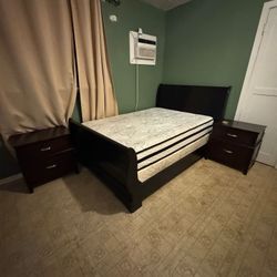 Queen Size Bed With 2 Night Stands 