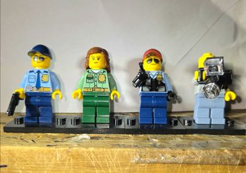 Lego minifigures x4