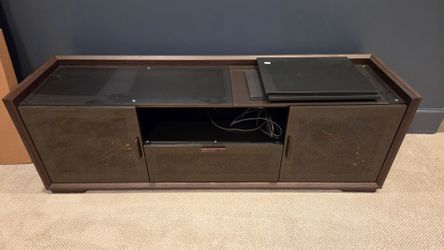 Entertainment center