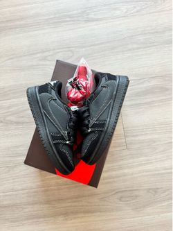 Size 9C jordan 1 low