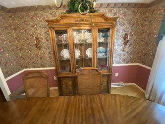 Estate Sale - Long Wood dining table, Hutch/cabinet & 6 chairs