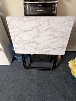 Folding table