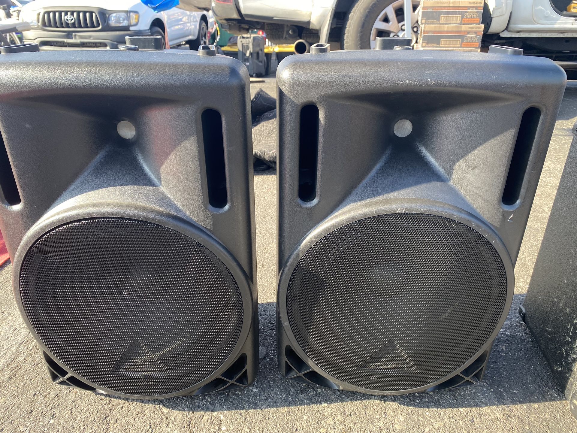 Speakers Behringer PA Speakers Great Sound Behring B212 PA Speakers MAKE AN OFFER!
