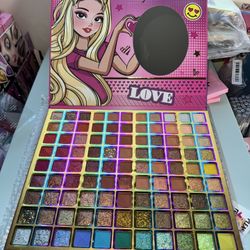 Mega size eyeshadow palette