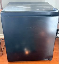 Hisense Mini Fridge 1.6 Cubic Ft