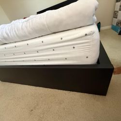Queen Bed Frame - Must Got Before 02/04