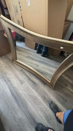 Wall mirror to hang