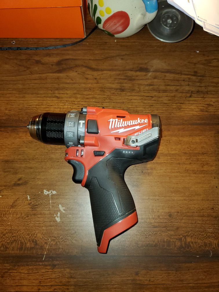 Milwaukee m12 hammer drill and driver