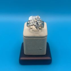 10kt Cluster Diamond Ring 