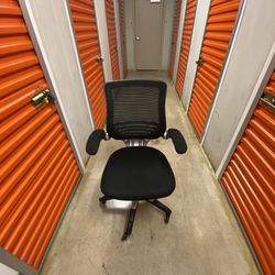 Ergonomic office chair (slight use)
