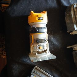 fresadora (router) compacta inalámbrica DeWALT,