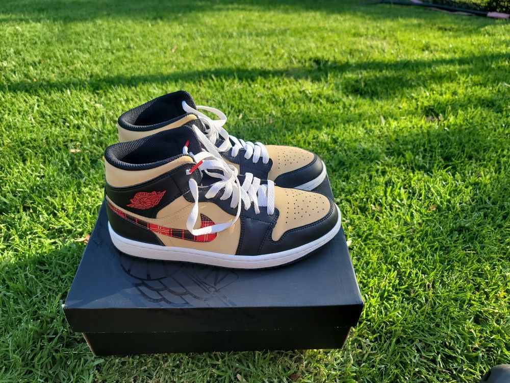 Jordan 1 Mids "Tartan Swoosh