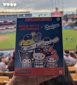 Cinnamoroll Hello Kitty and Friends Limited Edition Surprise Plush Clip LA Dodgers 2026