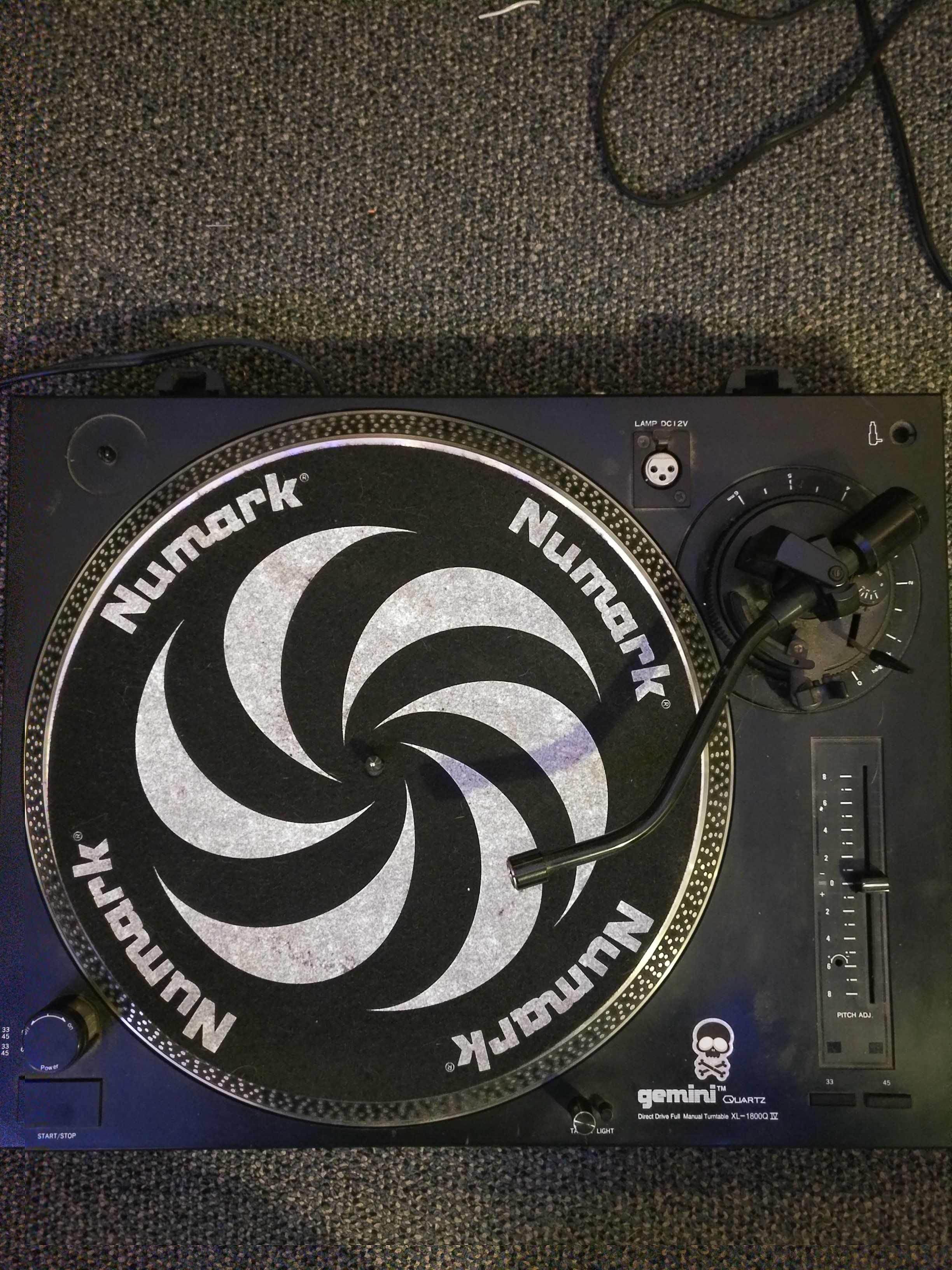 Gemini Quartz XL-1800Q IV turntable