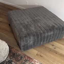 Beautiful Dark Gray Ottoman In Excellent Condition 