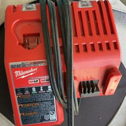 Milwaukee Fast Charger 
