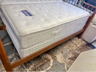 Twin mattress and box spring