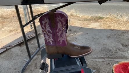Size 1 in kids boots