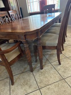 EXTENDABLE TABLE WITH 8 CHAIRS