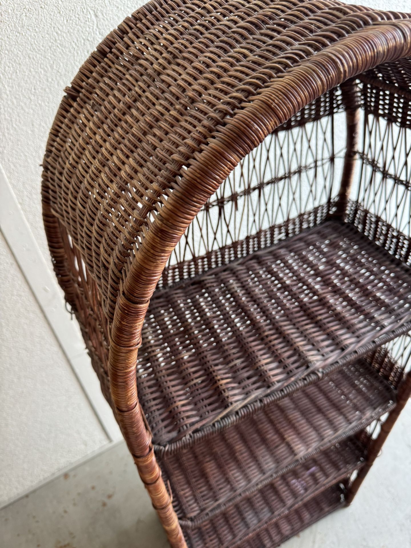Cute Vintage Wicker Bookshelf