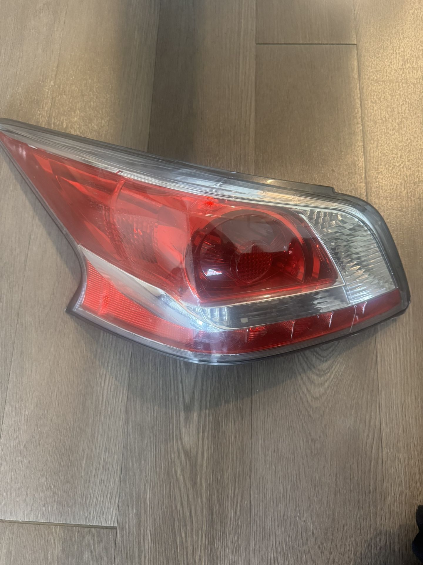 2014 Nissan Altima taillight