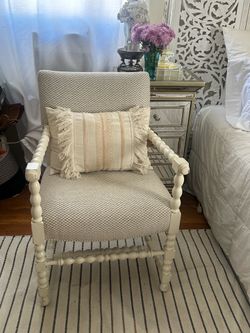 Shabby chick accent chair