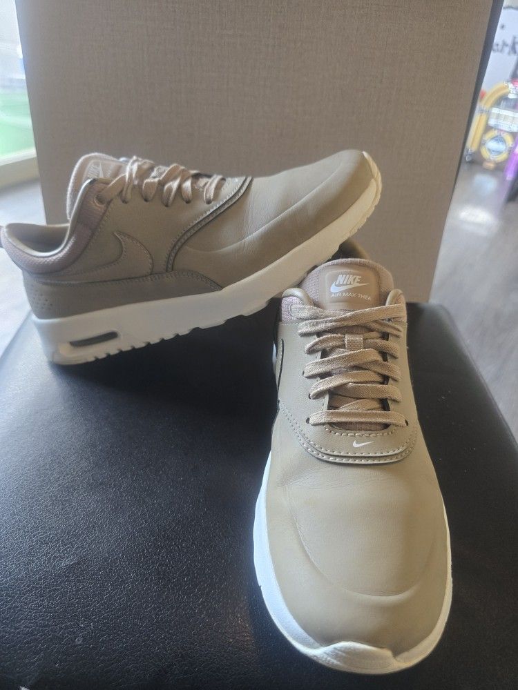 Nike Air Max Thea Premium Desert Camo size 8 wmns great condition.