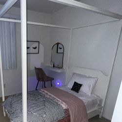 Canopy Twin bed from pottery barn Frame 