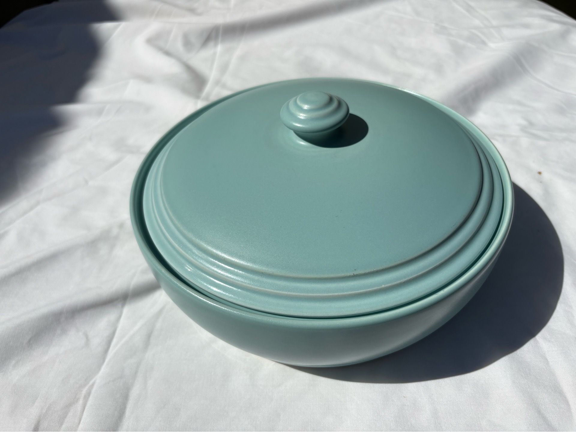 Pfaltzgraff Stoneware green 9” Serving Bowl with Lid
