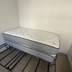 Twin Bed Rall