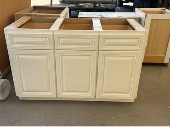 Base cabinet