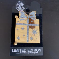 Disney Happy Holidays 2002 Tinkerbell Limited Edition Pin