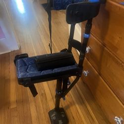 iWALK3.0 – The Original Hands Free Knee Crutch - Alternative to Crutches and Knee Scooters - iWALK R