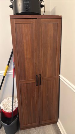 Pantry cabinet