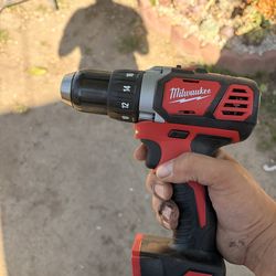 Milwaukee m18 drill