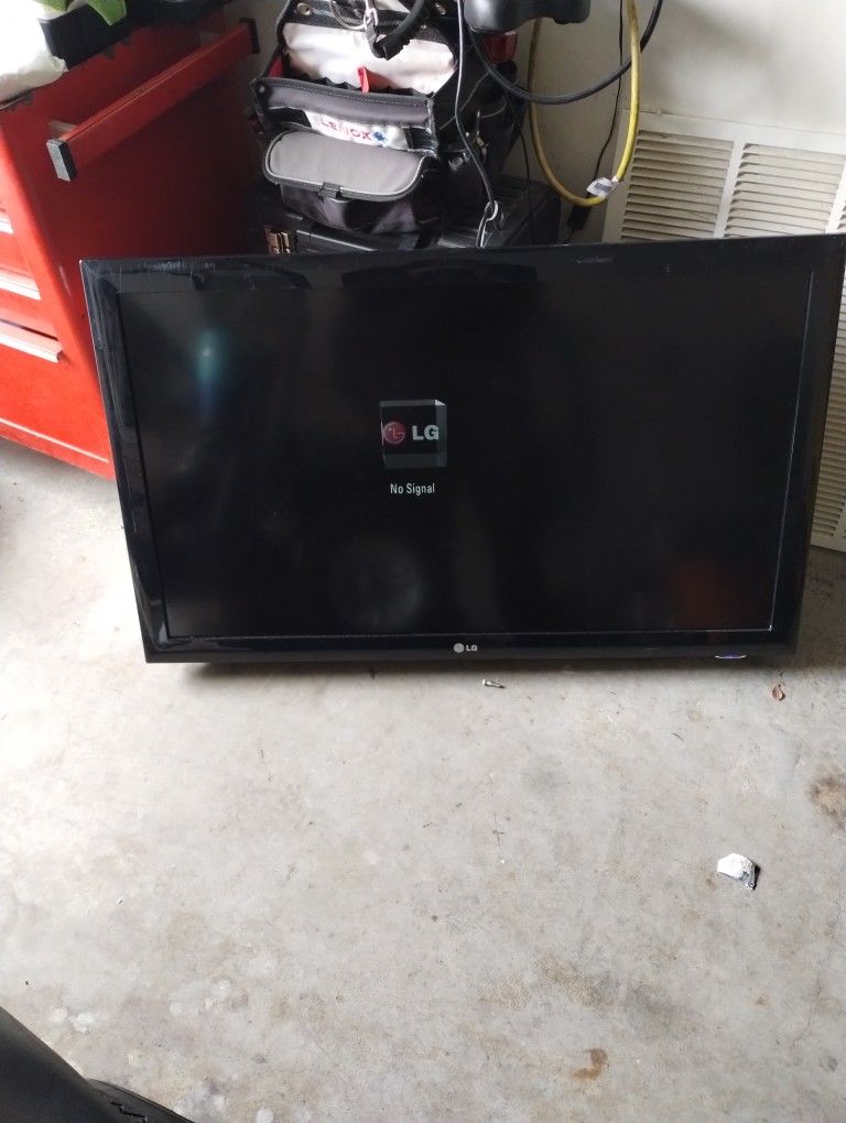 LG 42 Inch TV $20