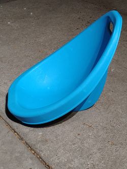 Rocking Kids Plastic Scoop Floor Chair