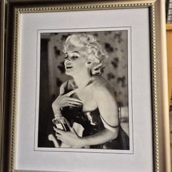 (3)  MARILYN MONROE PICTURES/ LOOK AT ALL PICTURES IN AD/ NOT FREE GIVE OFFER