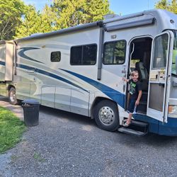 Georgie Boy Cruise Air XL - Class A Motorhome 