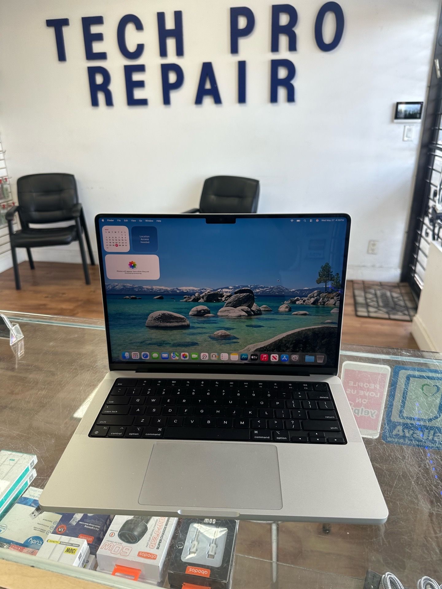 Apple macbook pro 14 2024, m4, 16gb RAM, 512gb SSD