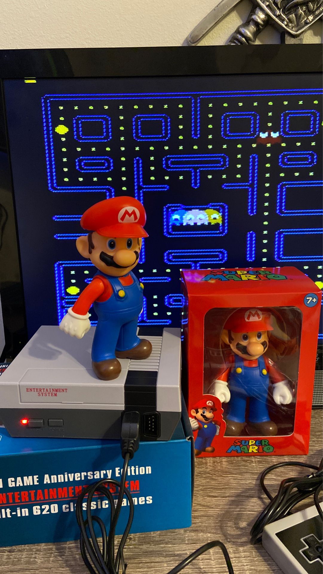 Arcade Video Game Classic Anniversary Edition Mini-Nintendo + Mario figure included
