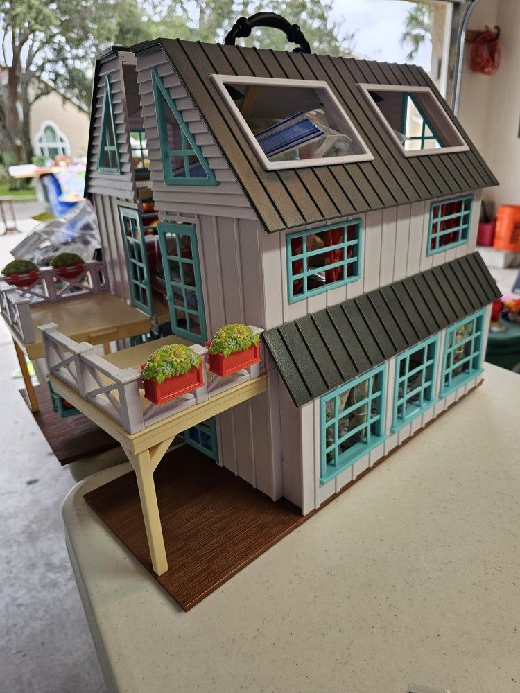 Honey Bee Acres Collapsible Dollhouse and Lots of Accessories