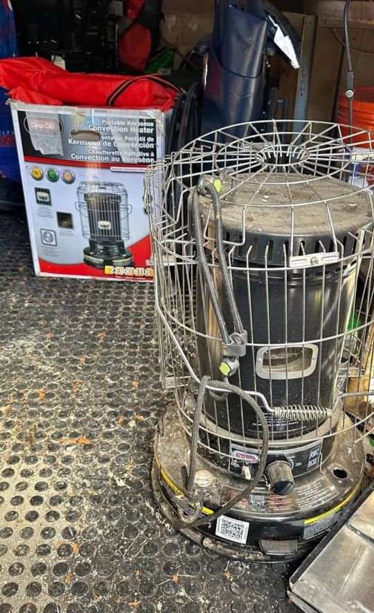 Kerosene Heater With New Wick + Container 