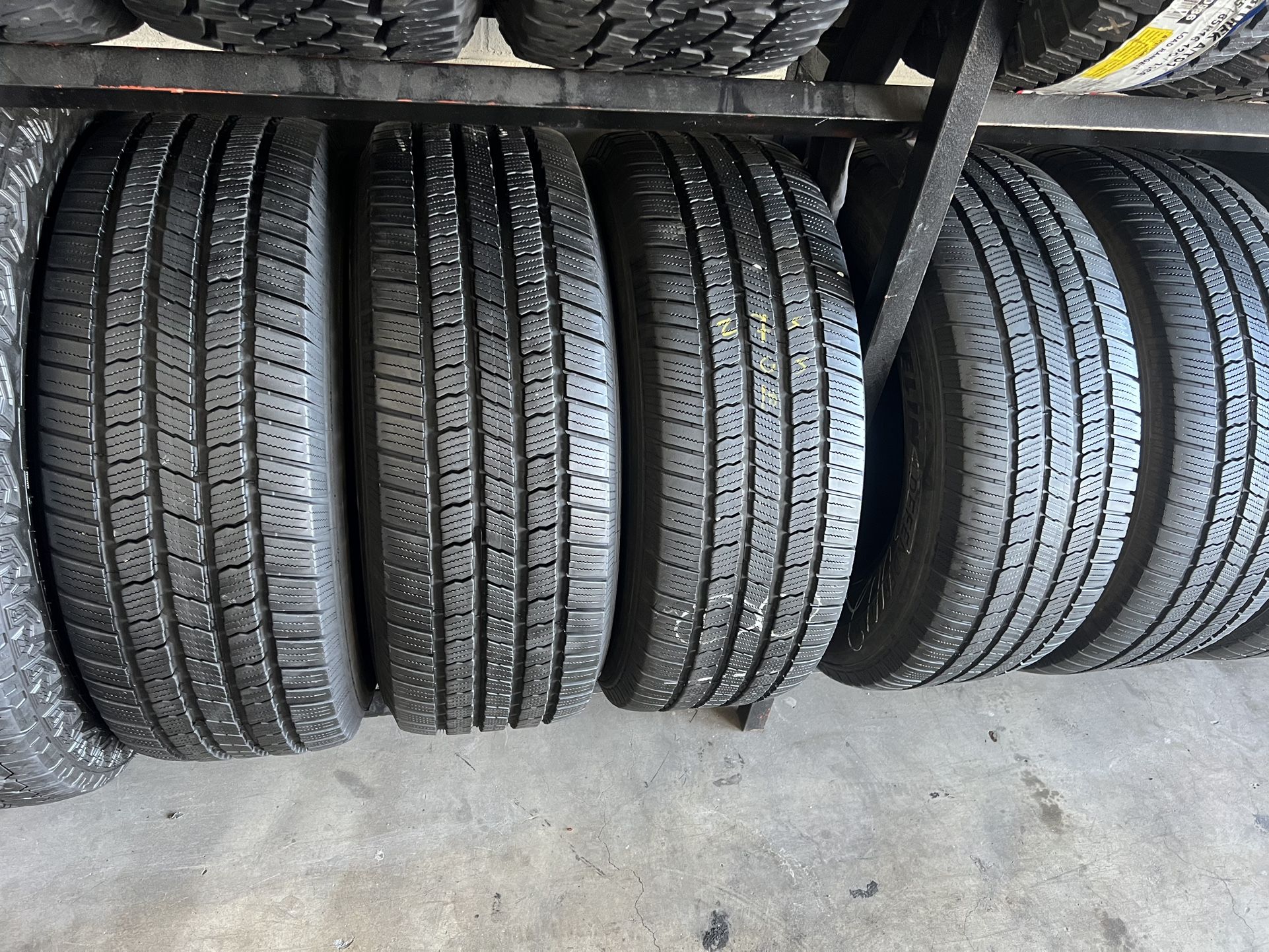 TIRE 275 65 18 MICHELIN 