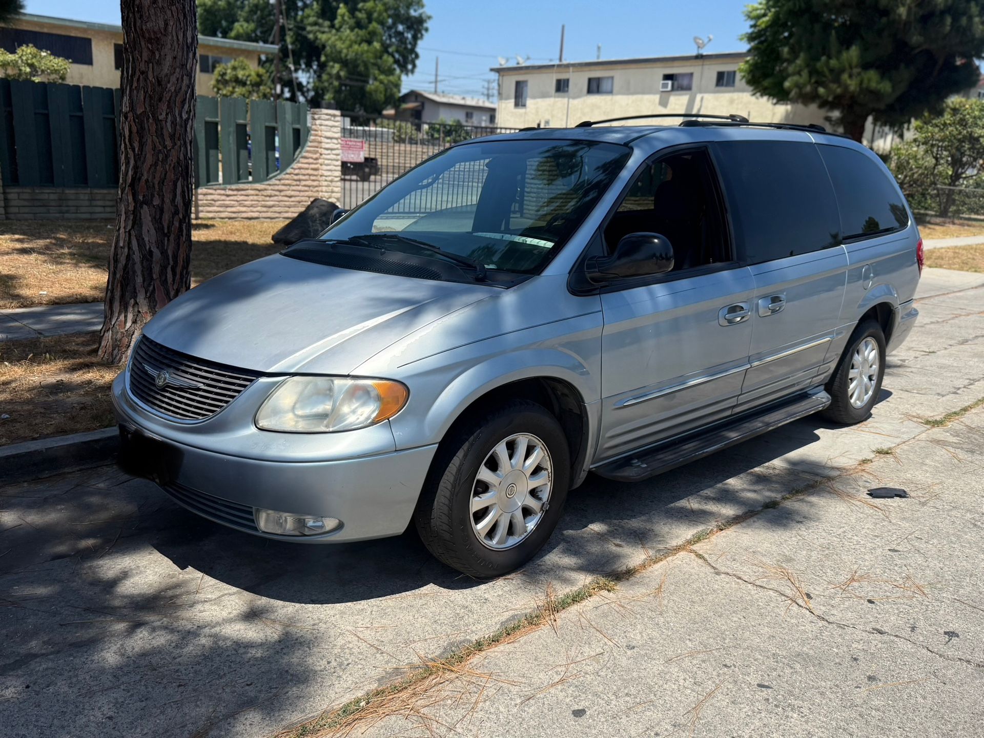 2003 Chrysler Town & Country