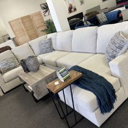 Sectional Sofa With chaise 