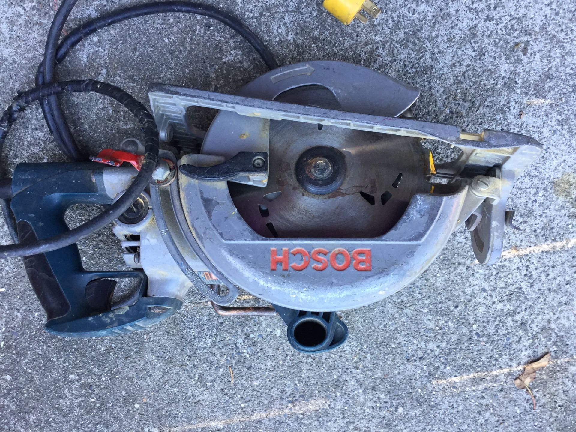 BOSCH 15 Amp 1/4 Corded Magnesium Worm Drive Circular