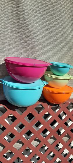 New Tupperware 5 Piece Thatsa Bowls Set  $100.00 Cash And Pick-up Only Bilingual Hablo Español 